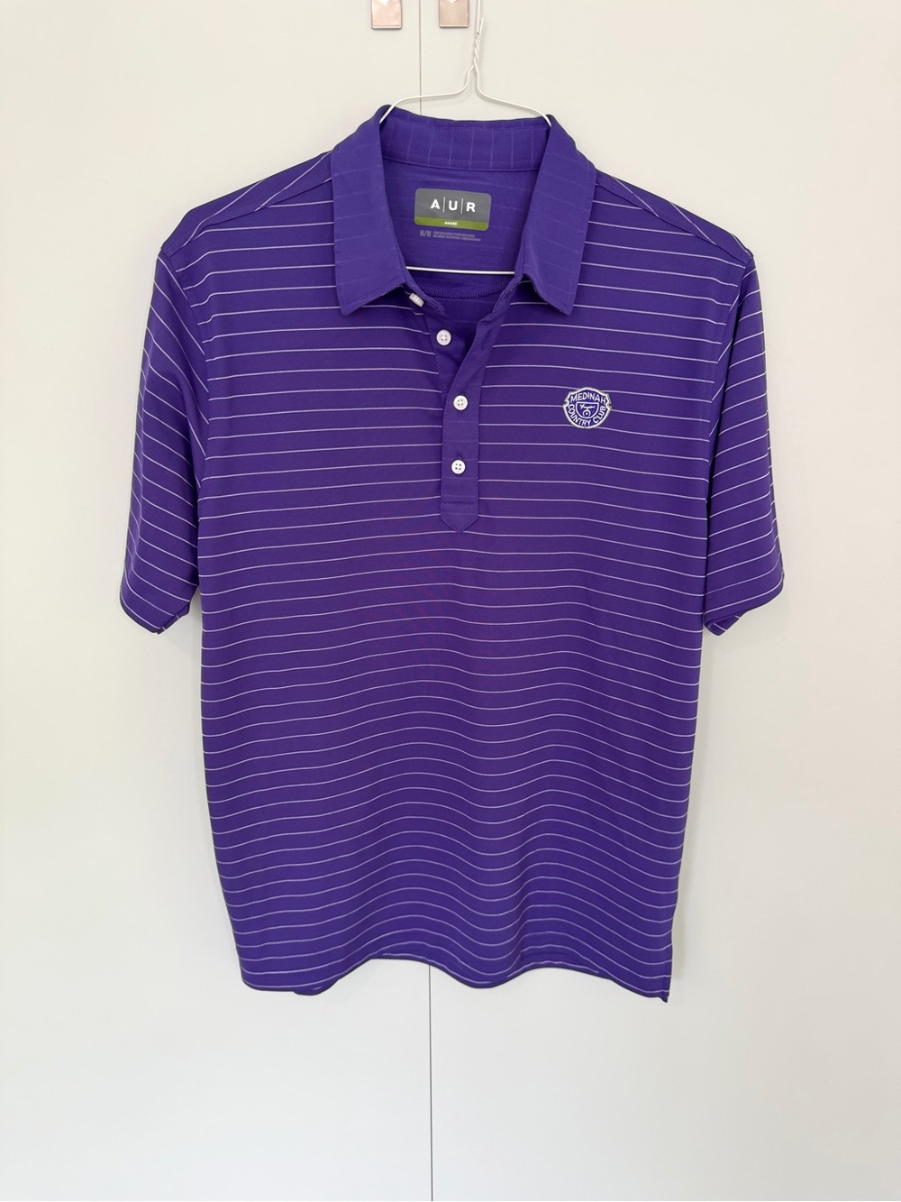 AUR Men’s Aware Medinah Country Club Striped Golf Polo Shirt in Purple/White